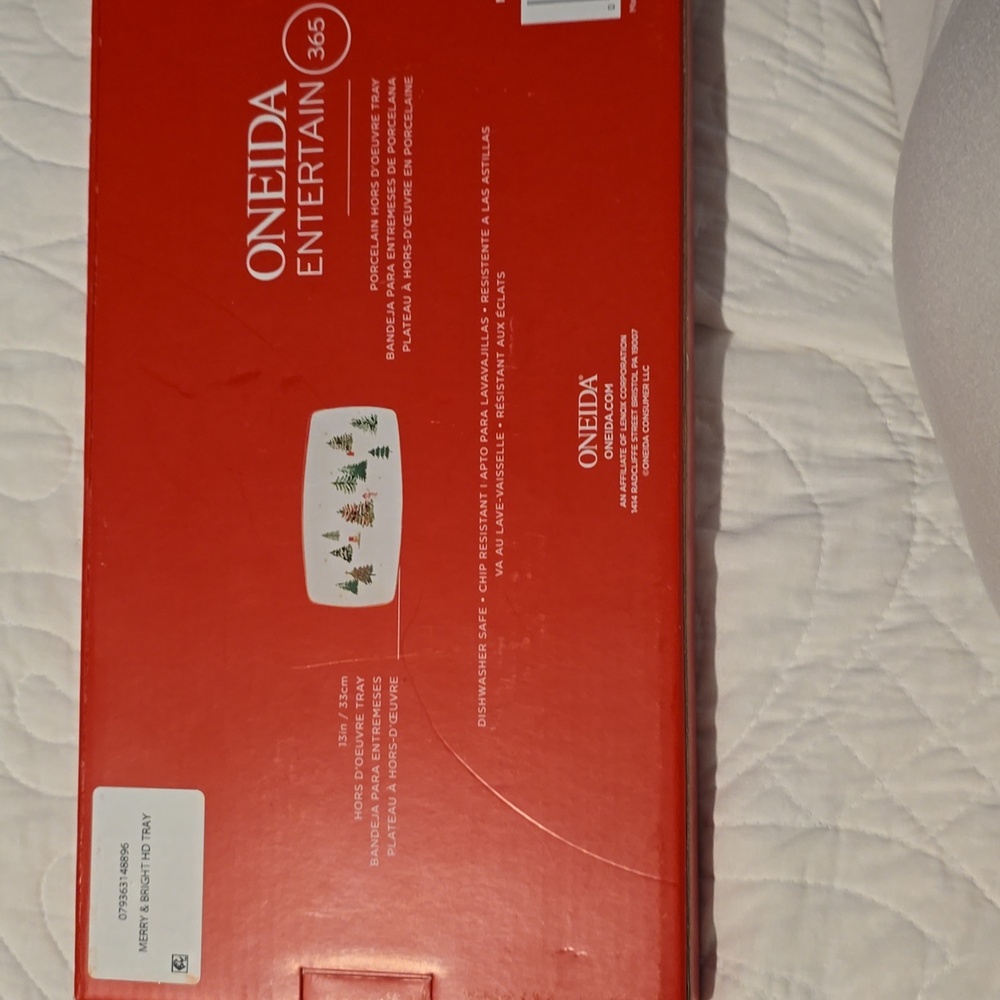 Oneida Entertain 365 Red and White Holiday Tray - Picture 3 of 5